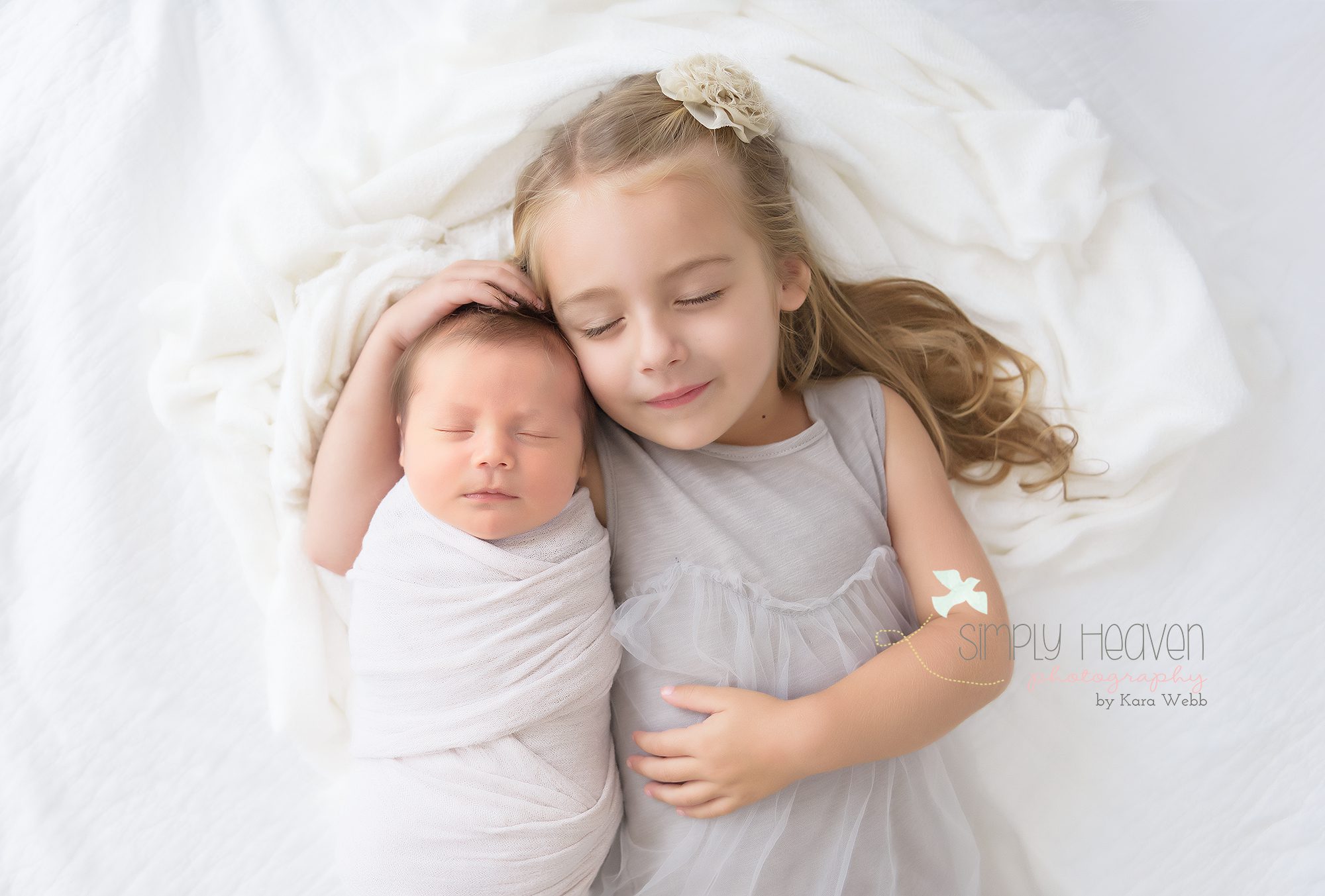 Lifestyle or Traditional Newborn Session: Which is Right for You